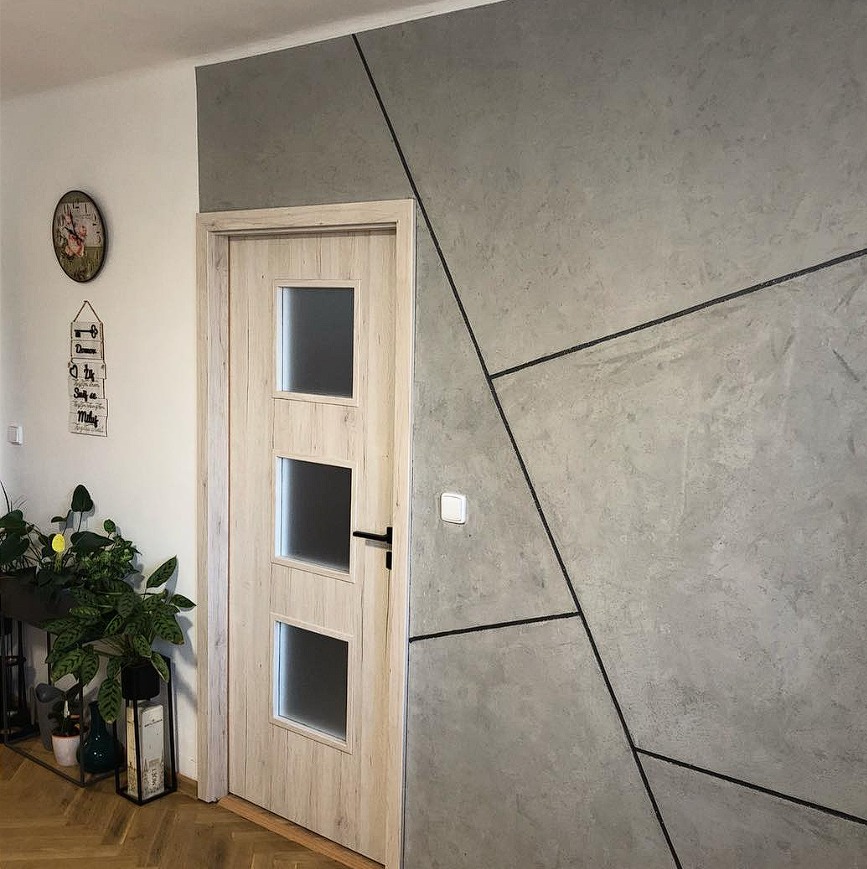 Efekt Beton se spárami zvýrazněnými Diamentem Carbon vytváří jedinečnou strukturu a celek, který nelze přehlédnout.